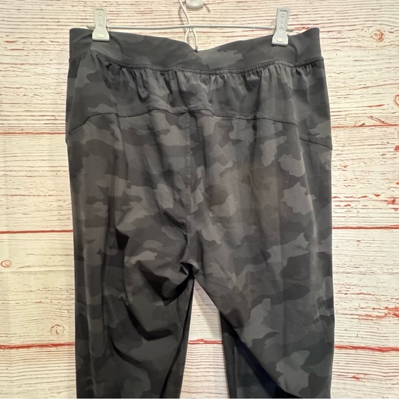 Lululemon Adapted State Jogger 28" in Heritage 365 Camo Deep Coal Multi Sz 10 - Picture 11 of 15